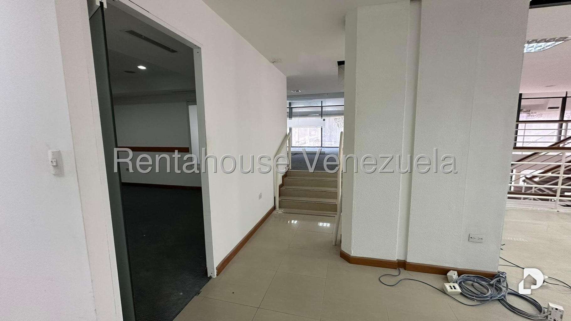 Oficina en Prados del Este, Caracas – 31