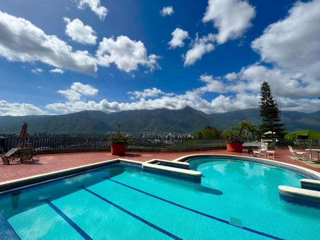 Building in Lomas del Mirador, Caracas - 1