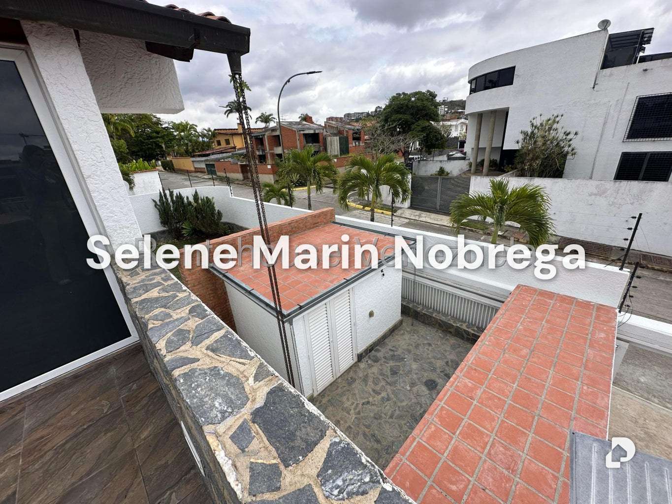 Casa en Lomas de La Lagunita, Caracas – 28