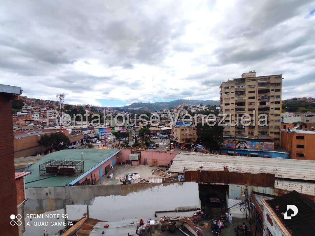 Edificio en Petare, Caracas – 12