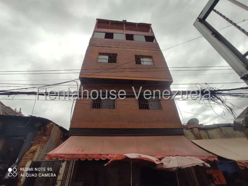 Building in Petare, Caracas - 1