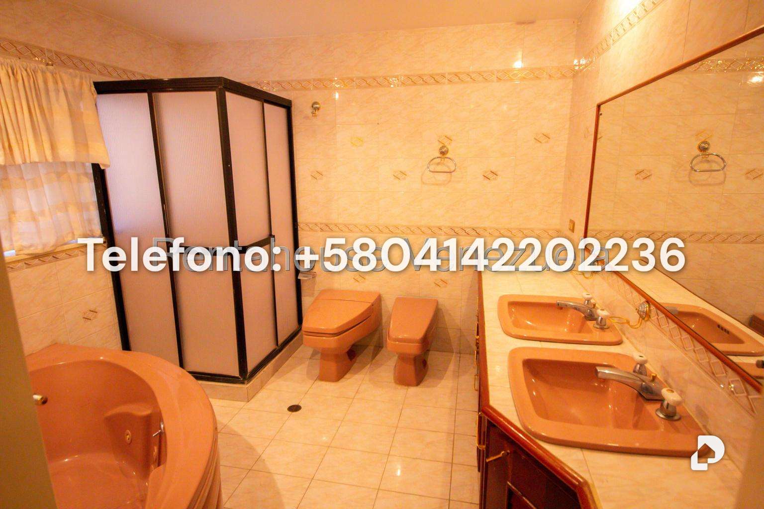 Casa en Lomas de La Lagunita, Caracas – 25