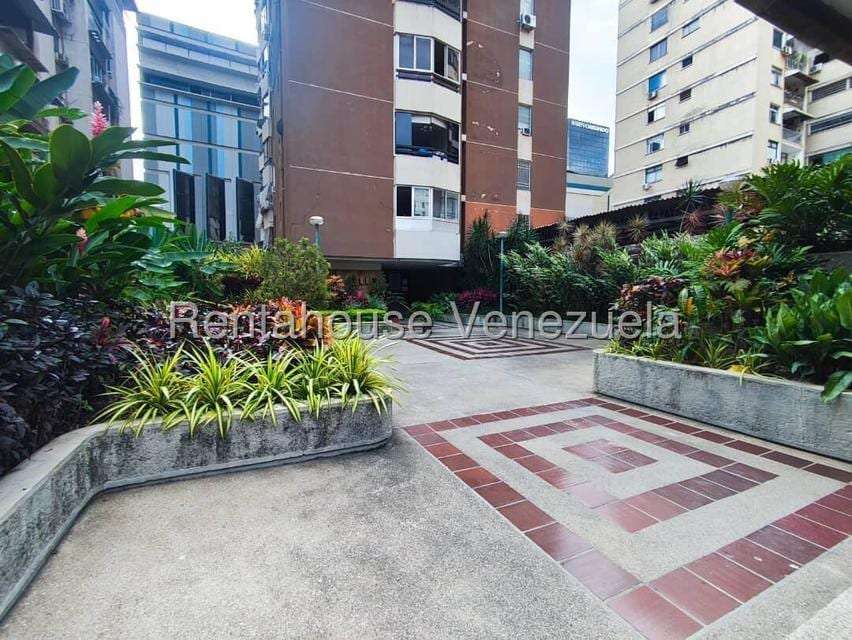 Apartment in Los Palos Grandes, Caracas - 1