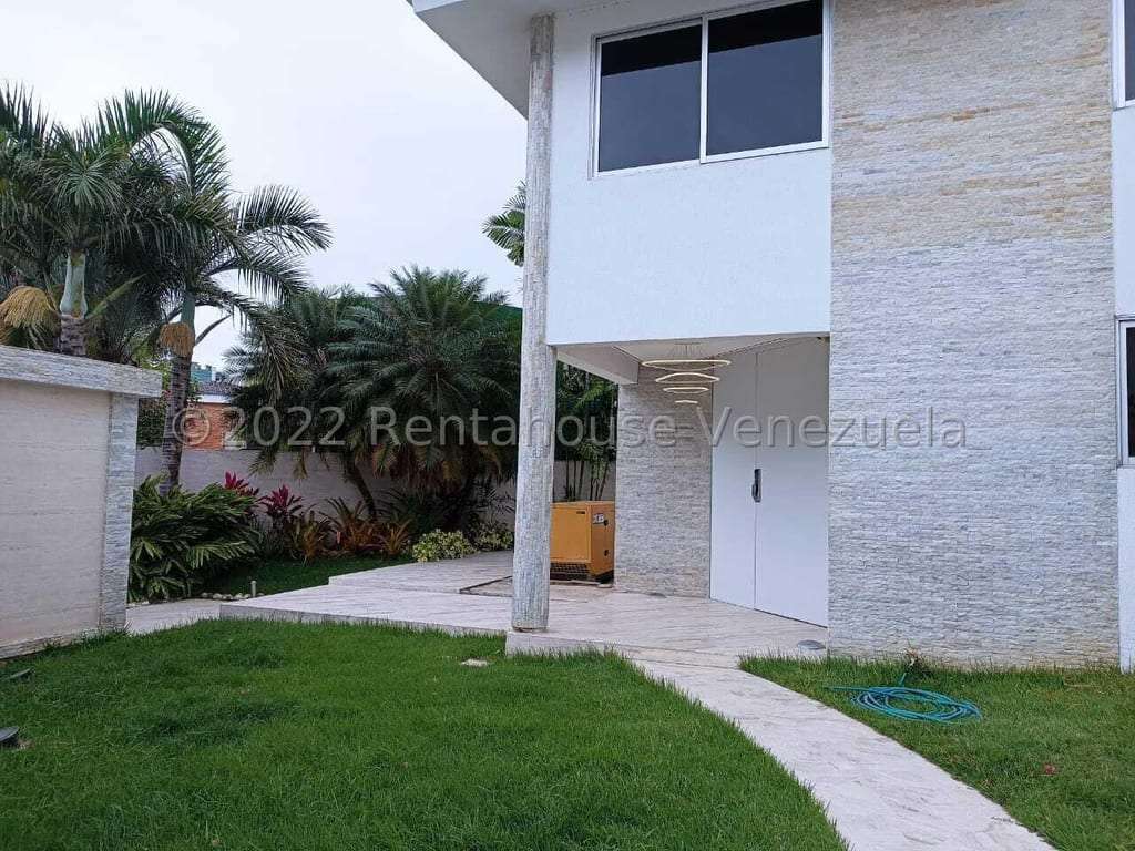 House in Altos de Guataparo, Valencia - 1