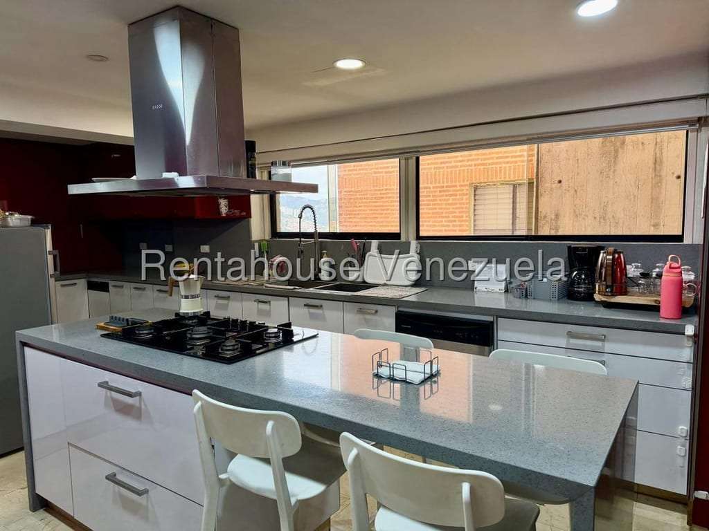 Apartment in Las Esmeraldas, Caracas - 1