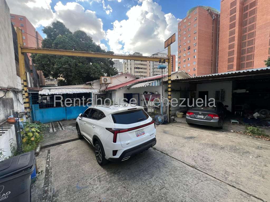 Local comercial en El Rosal, Caracas - 1