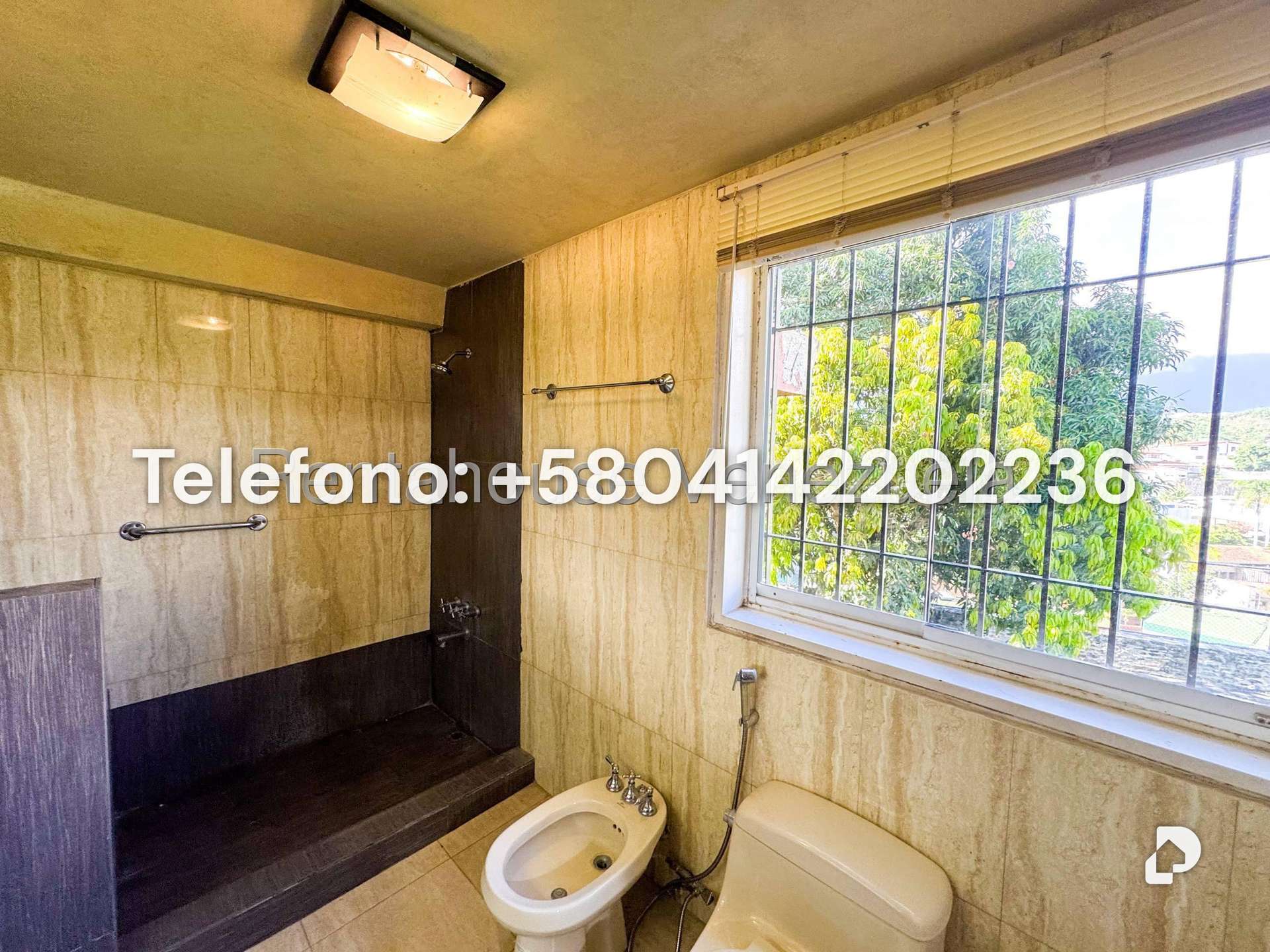 Casa en Cumbres de Curumo, Caracas – 28