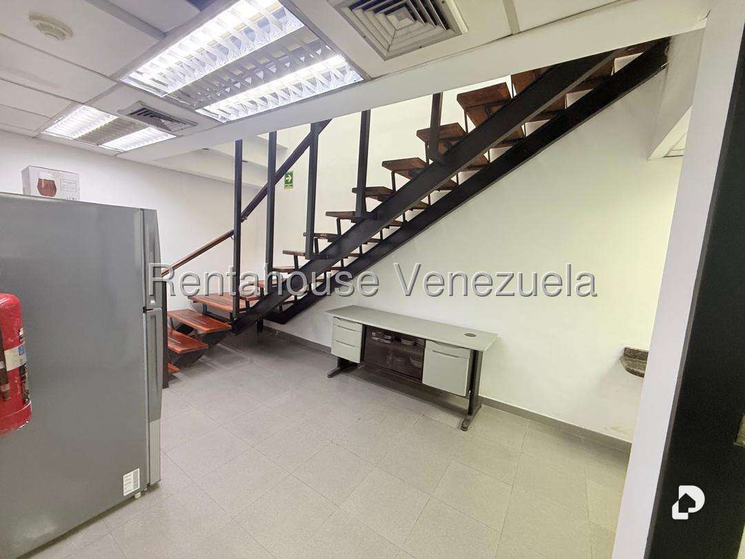 Local comercial en La California Norte, Caracas – 17