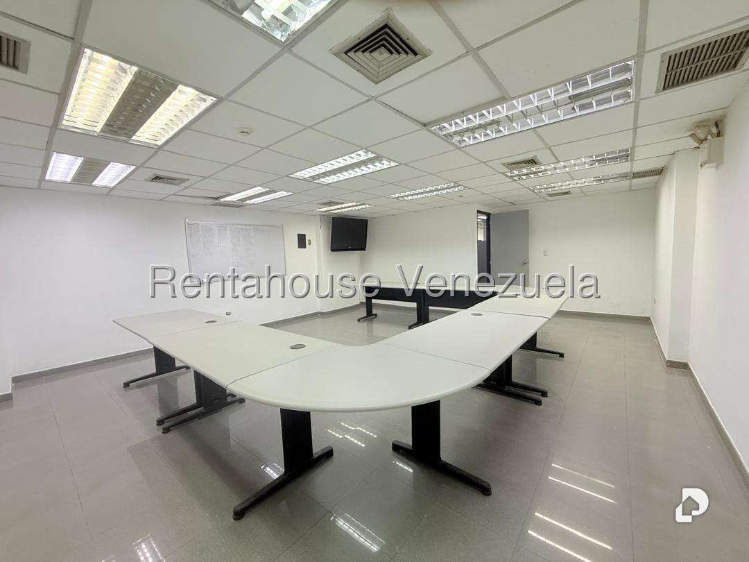 Local comercial en La California Norte, Caracas – 18