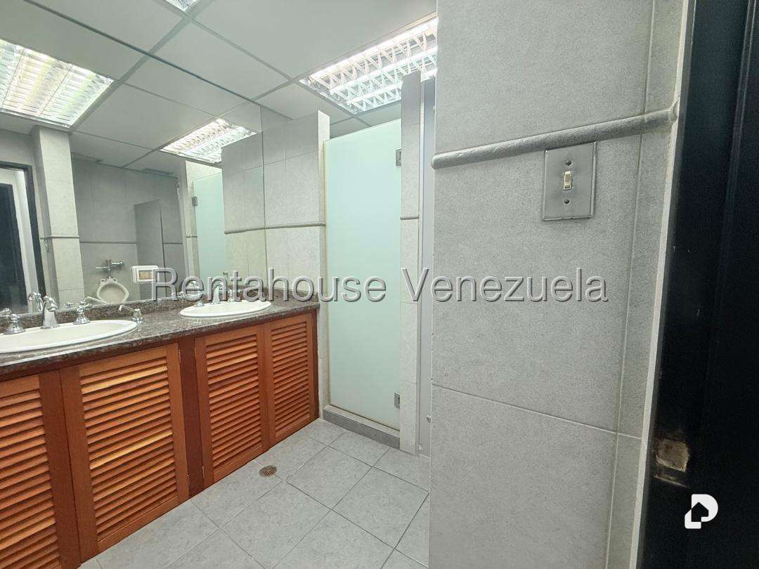 Local comercial en La California Norte, Caracas – 21