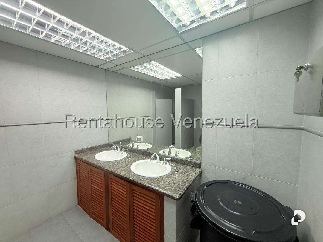Local comercial en La California Norte, Caracas – 20