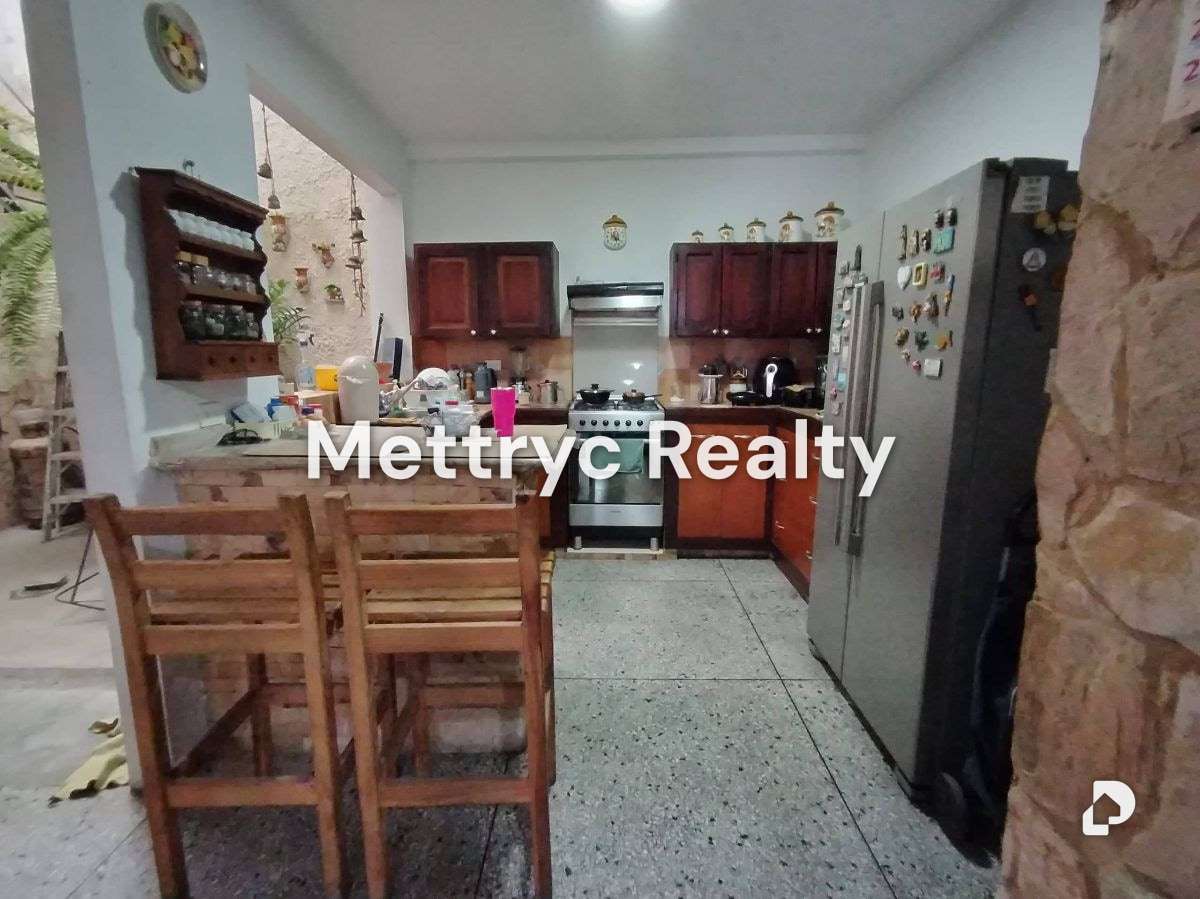 Casa en Av. Bolívar Norte, Valencia – 16