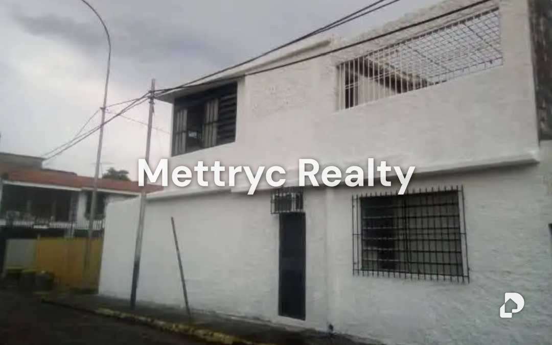 Casa en Av. Bolívar Norte, Valencia – 21