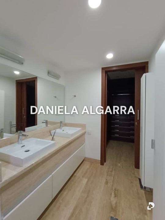 Casa en B. 13 de Septiembre, Valencia – 17